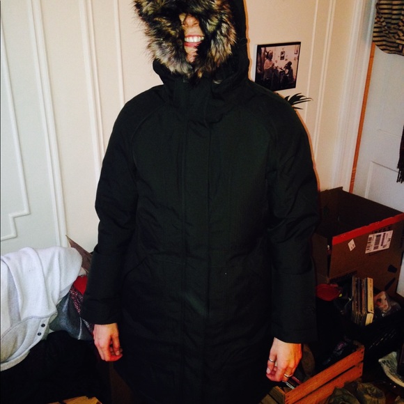 SOLD: The North Face Women's Arctic Parka π¨ - Picture 2 of 2